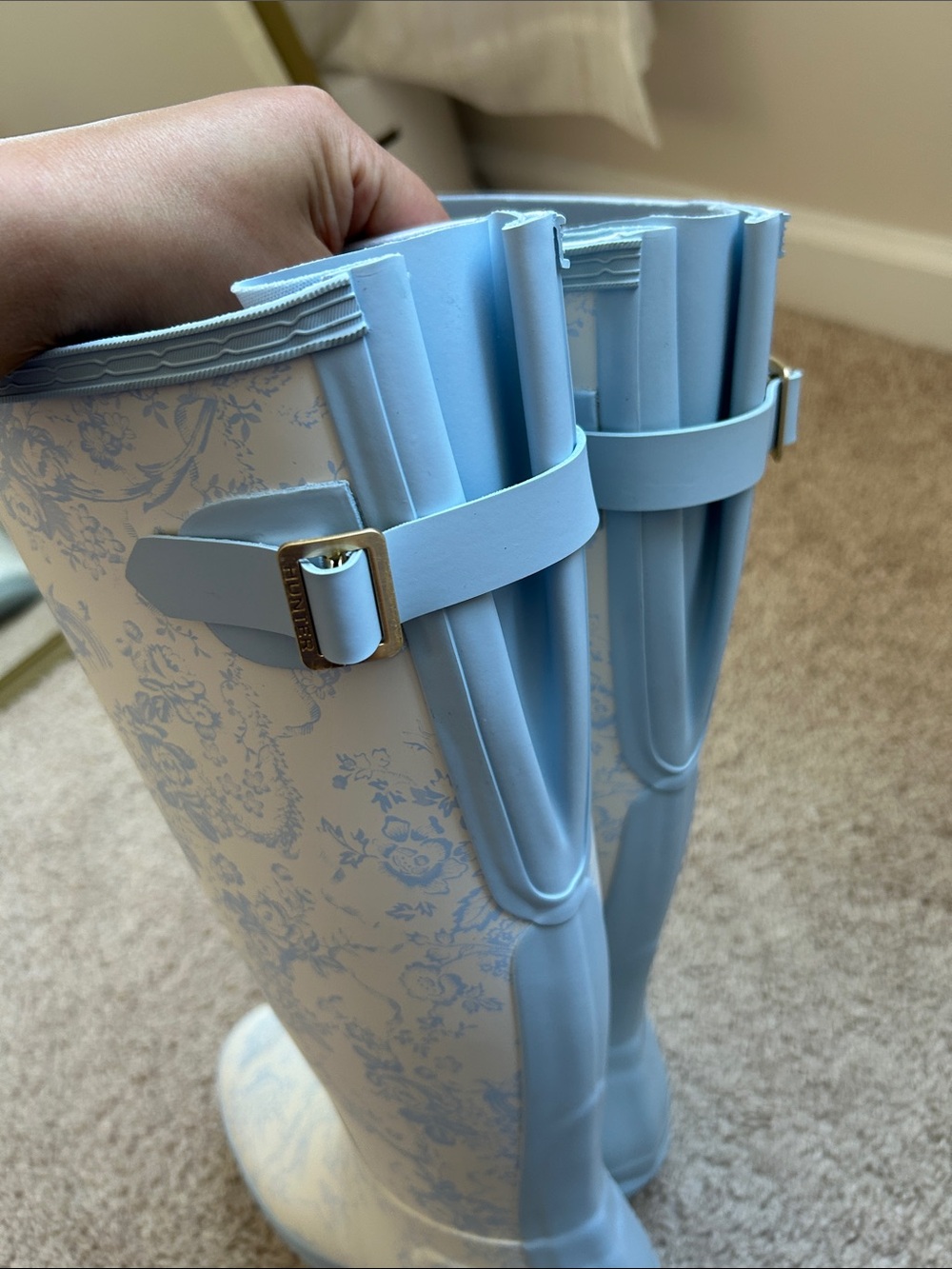 Hunter *LoveFancyShack rain boots. Size 8 - Picture 10 of 17
